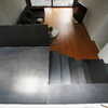 Gefaltete Treppe aus Schwarzstahl